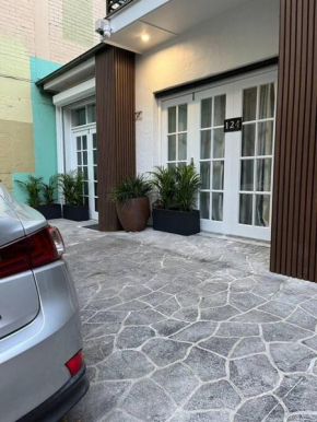Convenient Spacious Studio with Free Parking, Sydney
